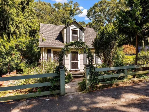 97 Hewlett Drive, Sound Beach, NY 11789