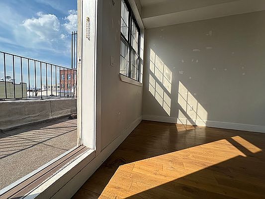 3rd image of 176 Suydam St #4A