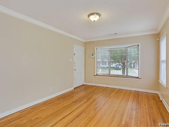 3rd image of 415 N Meadowlane Dr