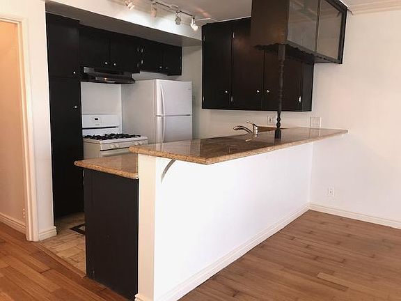 3rd image of 1021 Michigan Ave APT 3