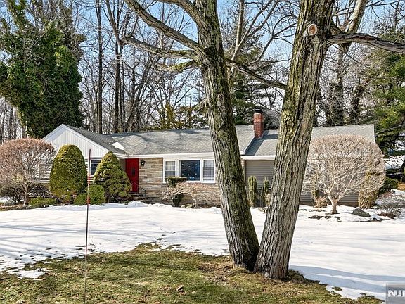 3rd image of 62 2nd St