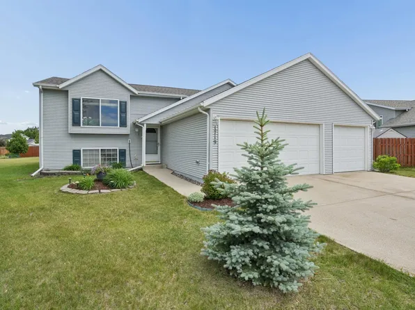 1719 Huntington Ct, West Fargo, ND 58078
