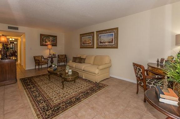 3rd image of 548 Fleetwood Dr #E