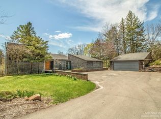 1790 Country Club Rd, Ann Arbor, MI 48105