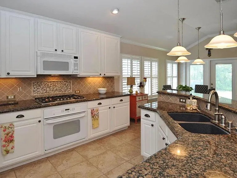 Kitchen granite countertops