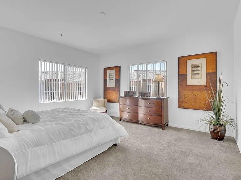 9925 W Russell Rd — Photo 30