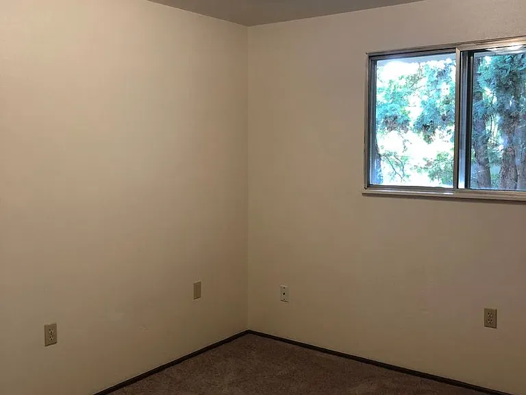595 NW Oak Ave — Photo 19