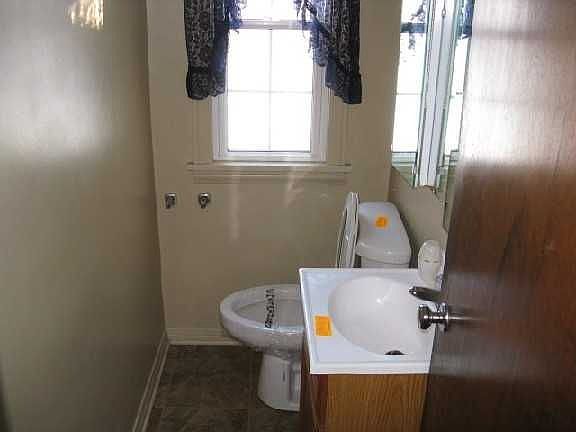 4th image of 431 Colonial Dr