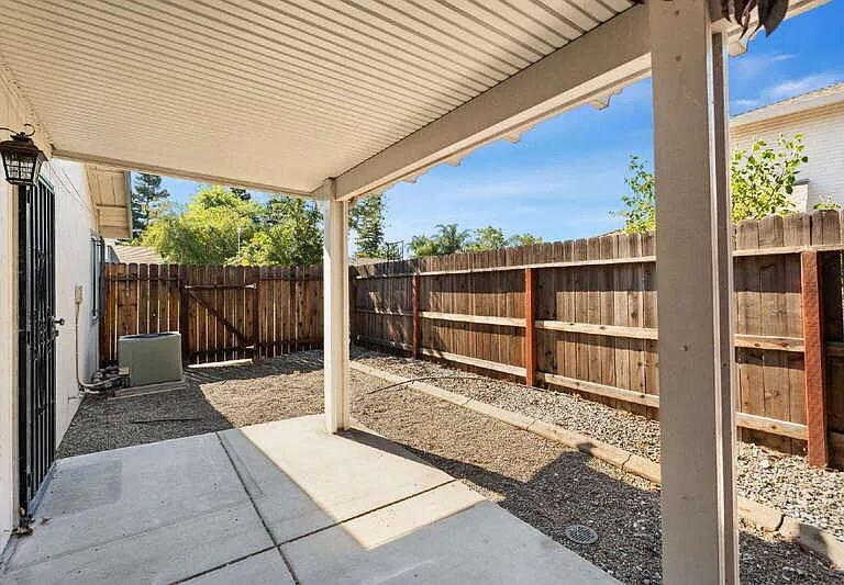 5740 Laguna Park Dr #B — Photo 21