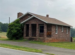 2757 Red Brush Rd, Mount Airy, NC 27030