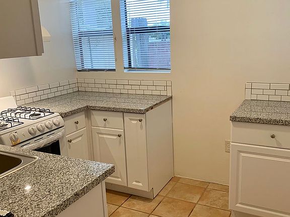 5th image of 411 Anacapa St APT 3