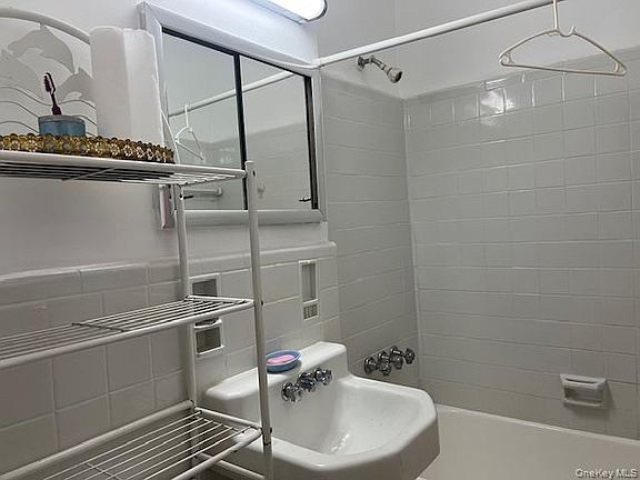 3rd image of 144-30 Sanford Ave Sanford Avenue #6U