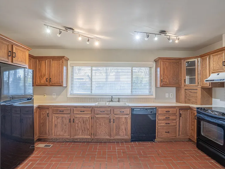 4132 E 48th Pl — Photo 8