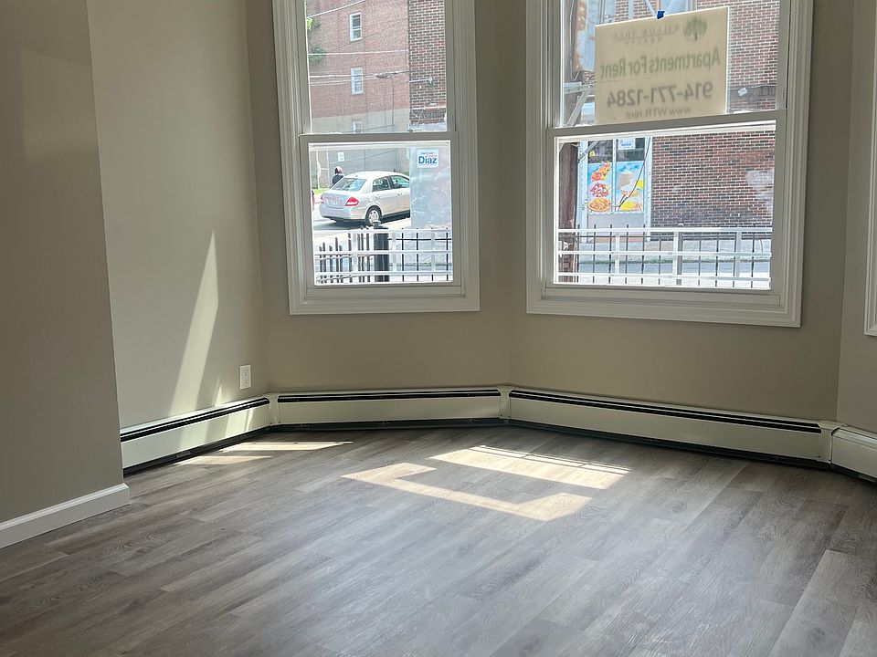 1st image of 115 Stanley Ave #1R