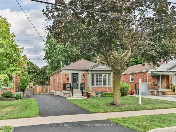 41 Ashbourne Dr, Toronto, ON M9B 4H3