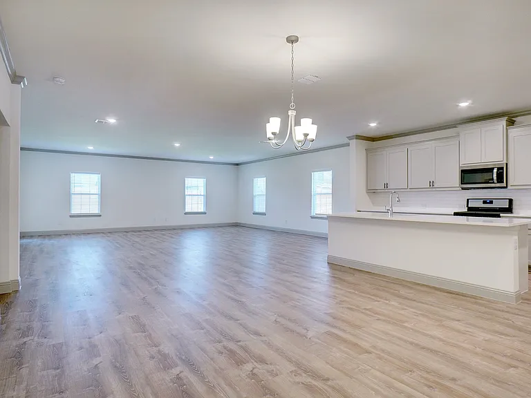 219 Community Dr — Photo 5