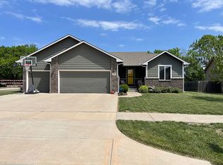 1500 E Splitwood Way St, Derby, KS 67037