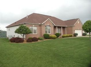 1238 Fairway Dr NE, New Philadelphia, OH 44663