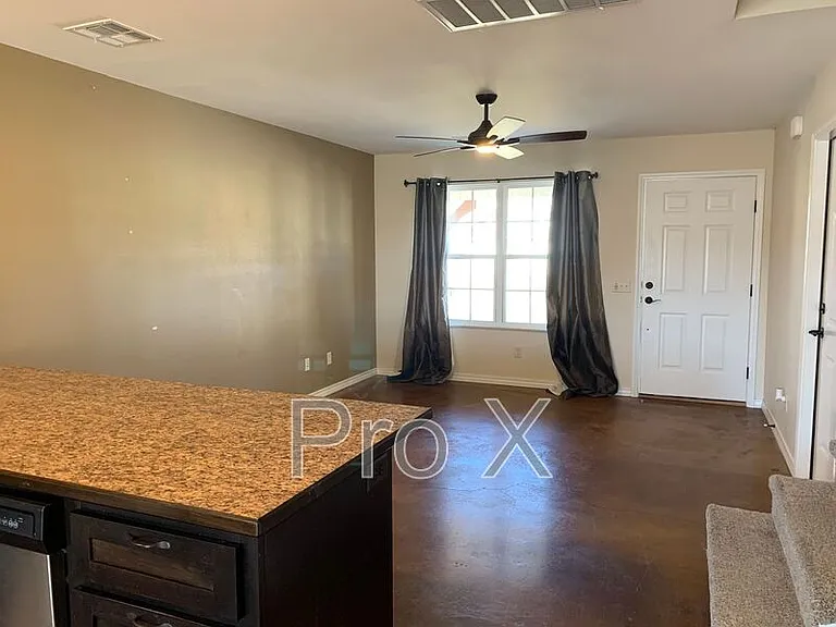 612 Easton Dr #B — Photo 3