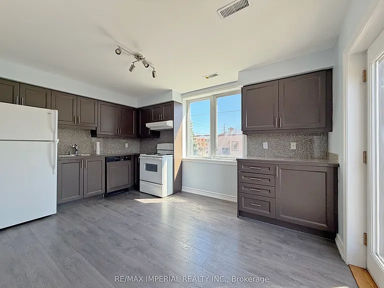 621A The Queensway — Photo 8