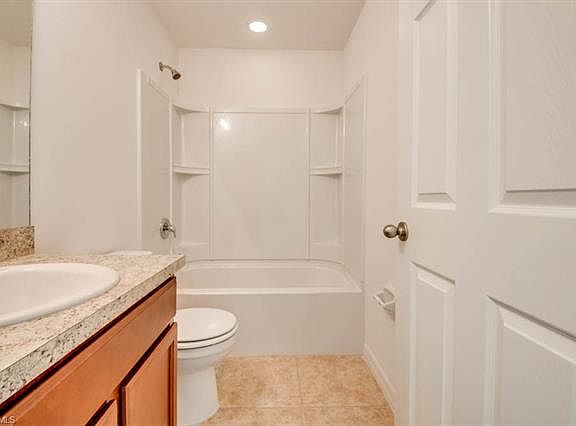 5th image of 419 Shadow Lakes Dr