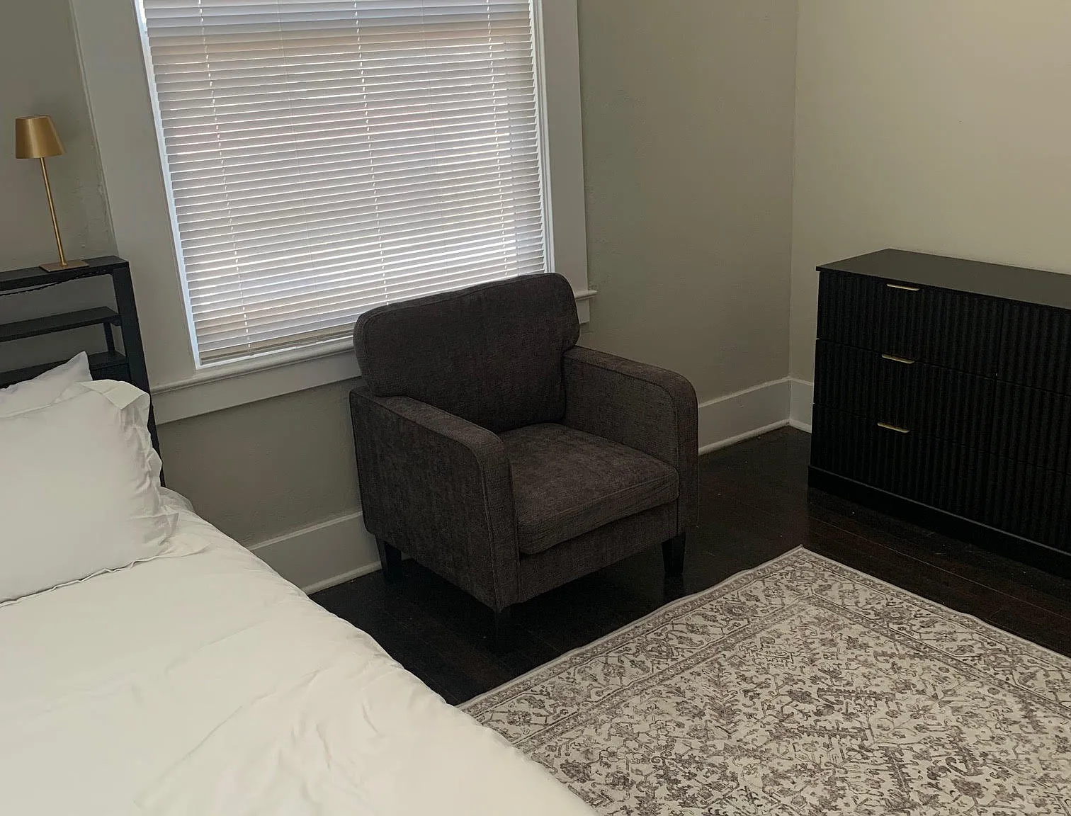 11 bed, 4096 sqft, $950 — Photo 3