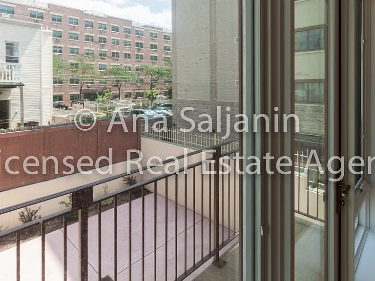 26-11 21st St #3 — Photo 7