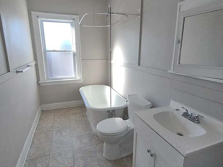 9705 Loretta Ave — Photo 6