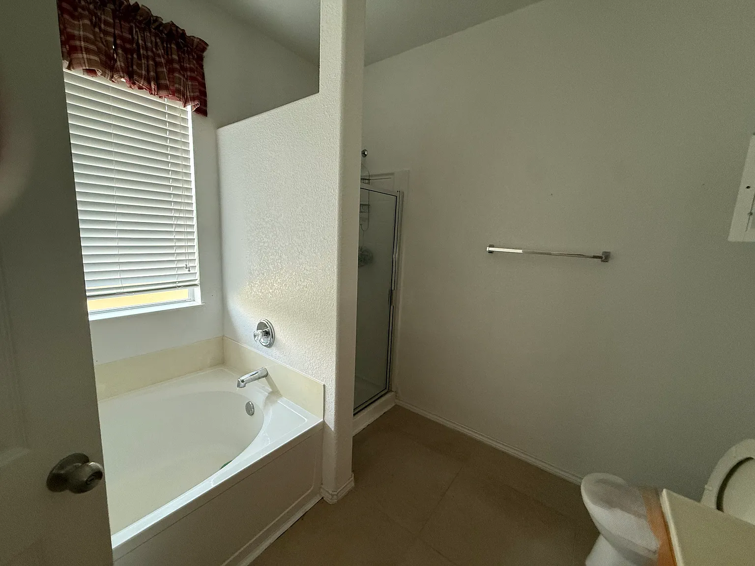 3 bed, 1672 sqft, $2,100 — Photo 4