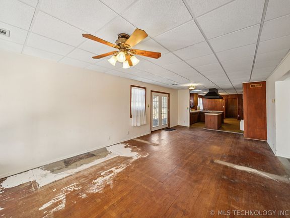 5th image of 1121 W 9th St