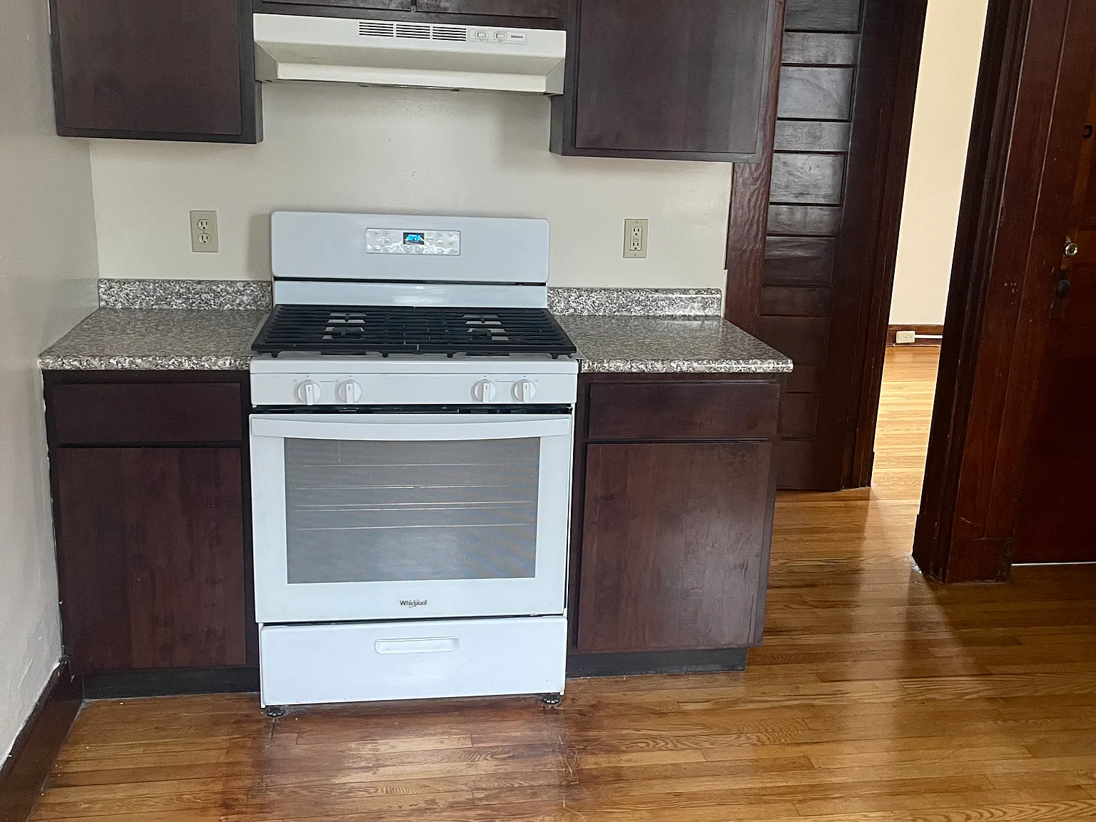 3 bed, 1155 sqft, $1,900 — Photo 4