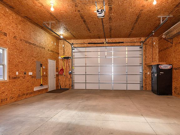 4th image of 908 Lincoln Ave