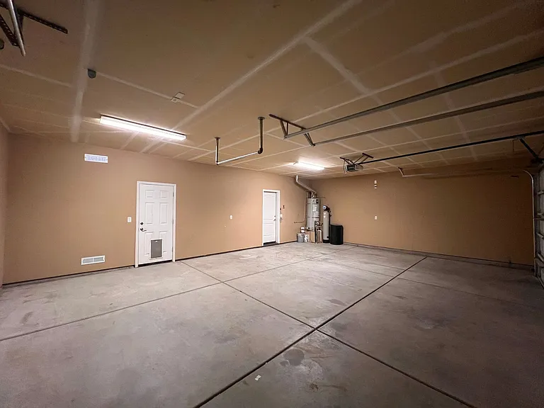 2209 Windrow Dr — Photo 32