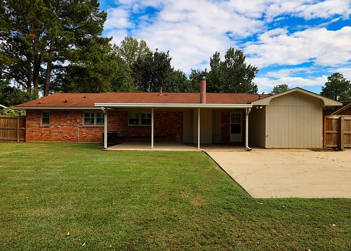 620 Sandhurst Dr — Photo 11