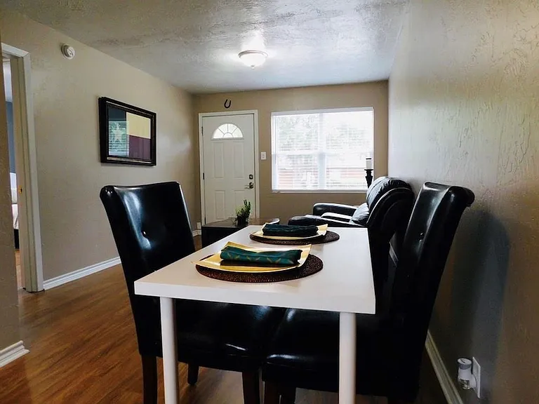 731 W Walnut St — Photo 7
