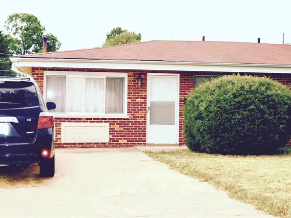 10796 Tropic Dr, Saint Ann, MO 63074