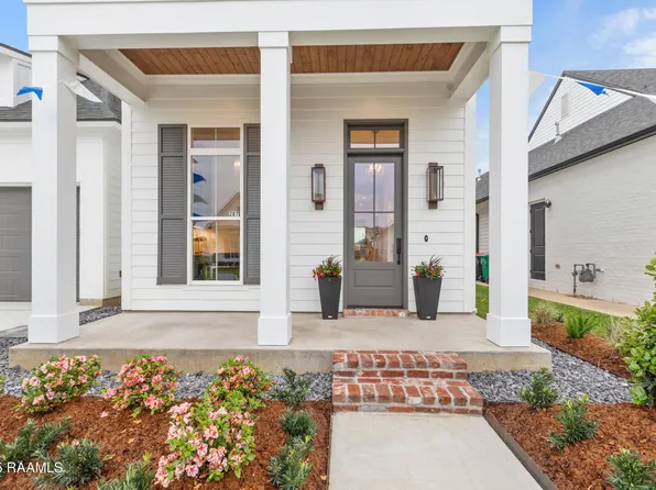 207 Crossbill Dr, Lafayette, LA 70508