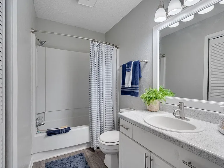 The Retreat at Lake Johnson Apartments — Photo 34
