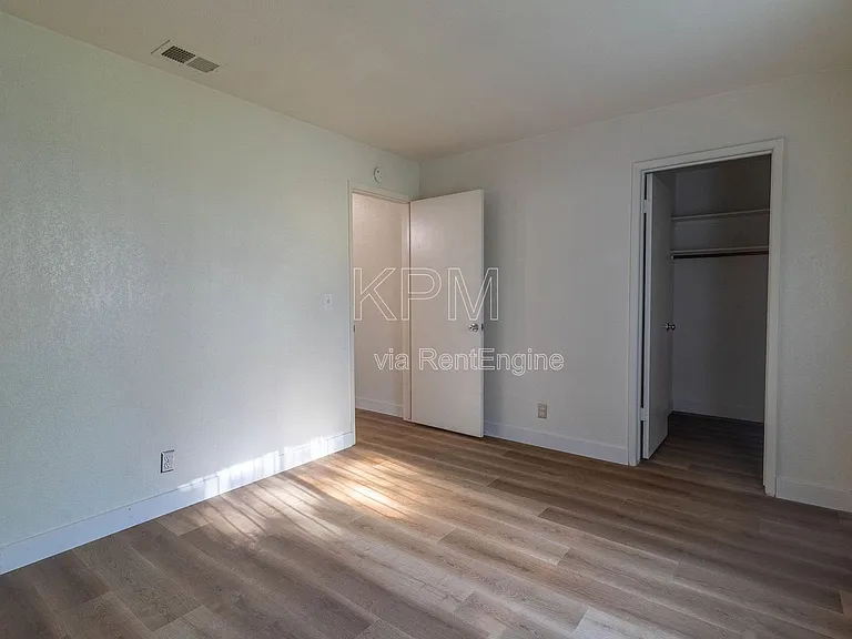 2828 Smoke Tree Cir — Photo 19