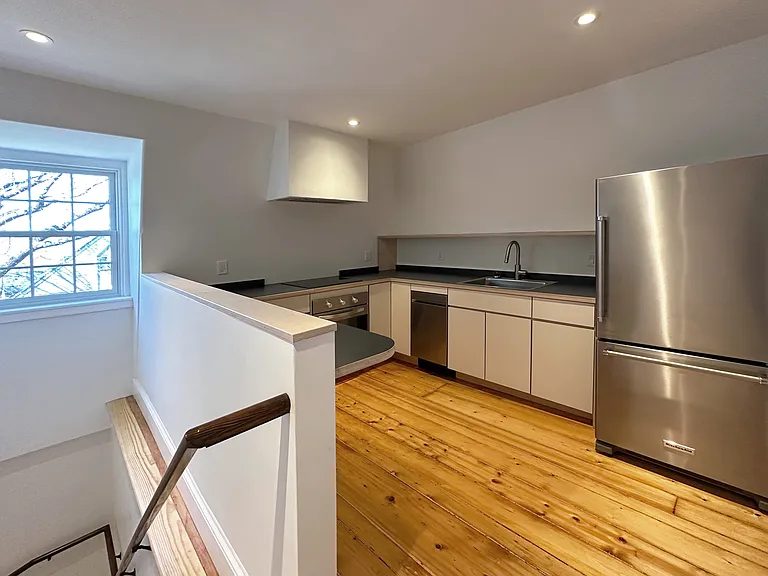 166 Prospect St — Photo 3
