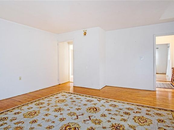 5th image of 416 Croton Ave