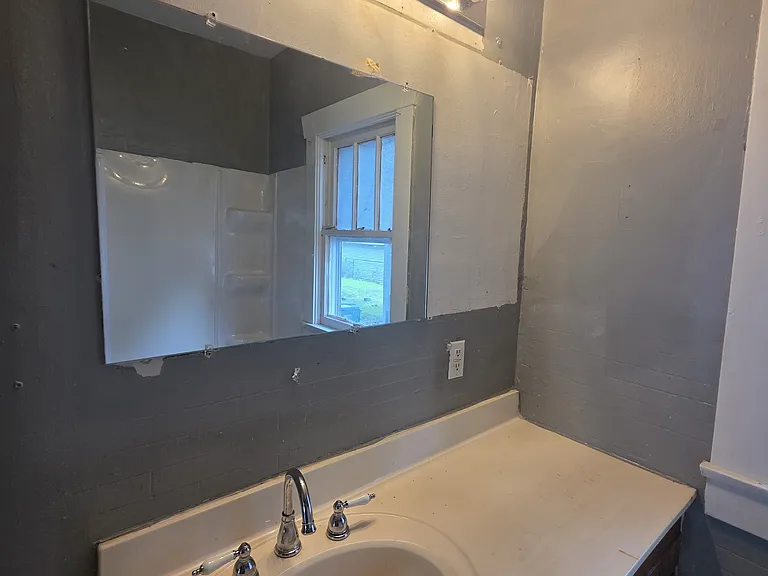 1303 E Hickory St — Photo 30