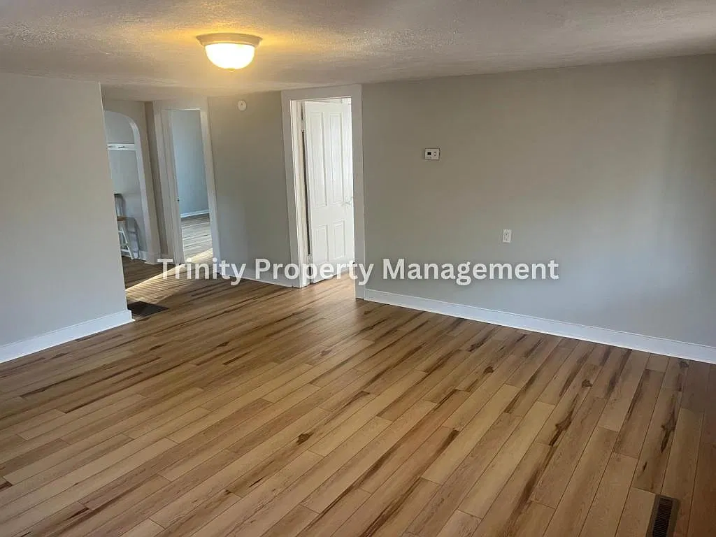 2652 E Main St — Photo 4