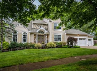 22 Hawthorn Dr, Succasunna, NJ 07876