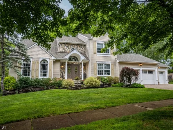 22 Hawthorn Dr, Roxbury Twp., NJ 07876