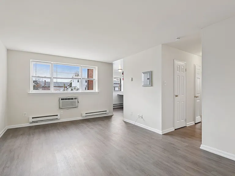 Springfield Green Apartments — Photo 12