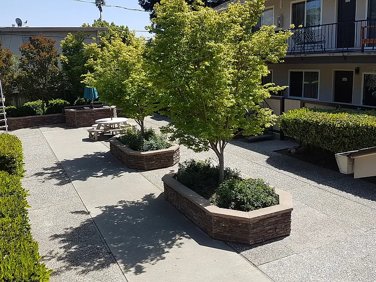 Redwood Apartments — Photo 24