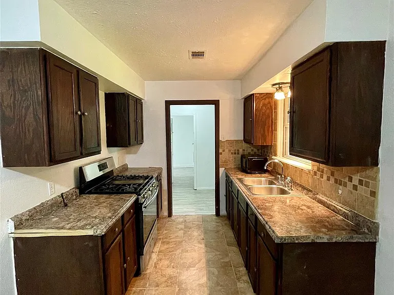 10823 Eddyrock St — Photo 7