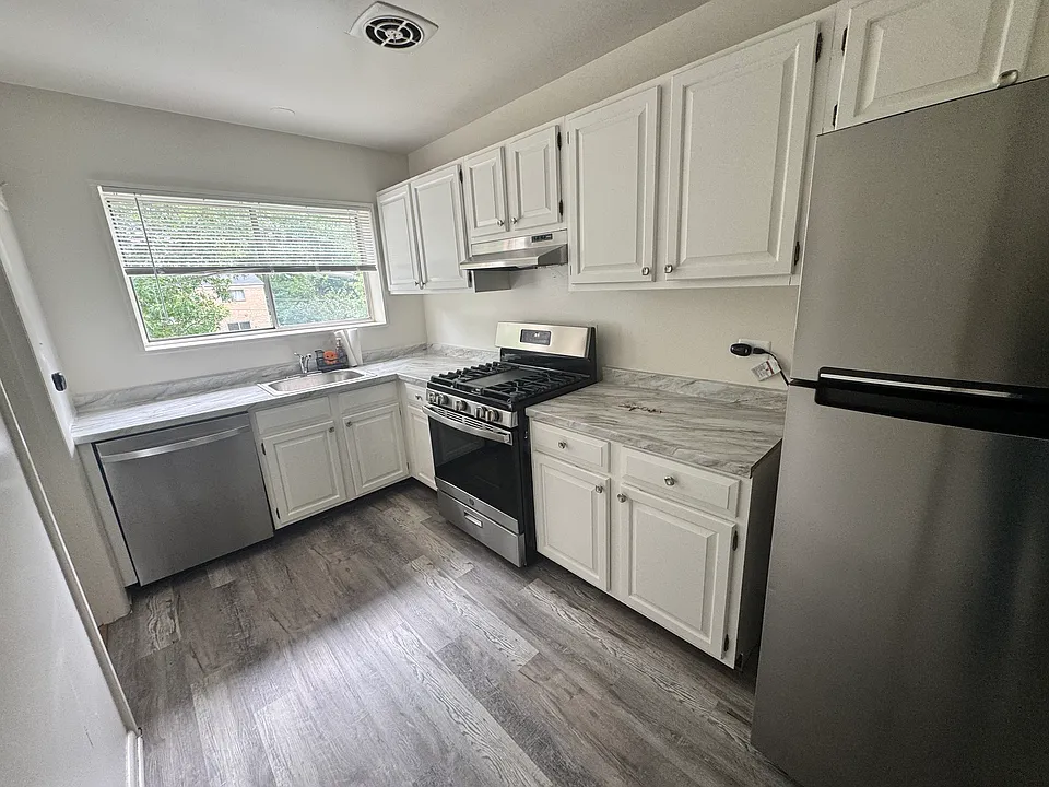 10661 Montrose Ave #204