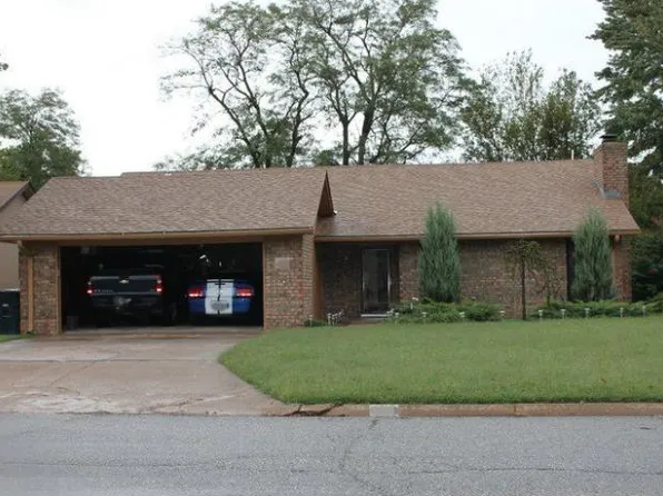 2318 Heritage Trl, Enid, OK 73703